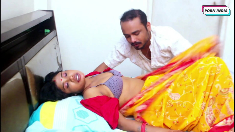 Porn India Studio: Napalona piękna para rucha się ostro