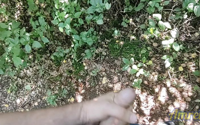Amreis: 我在森林里找到了一个可以射精的地方