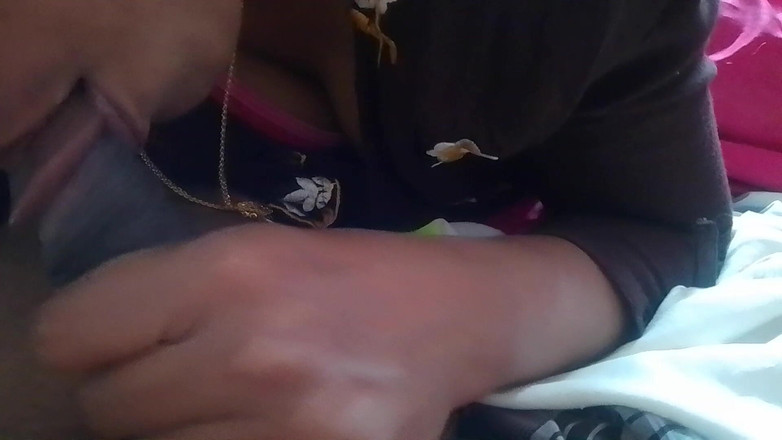 Skydreem1104: Pathanamthitta ragazza athira massaggia il cazzo della sua amica con...