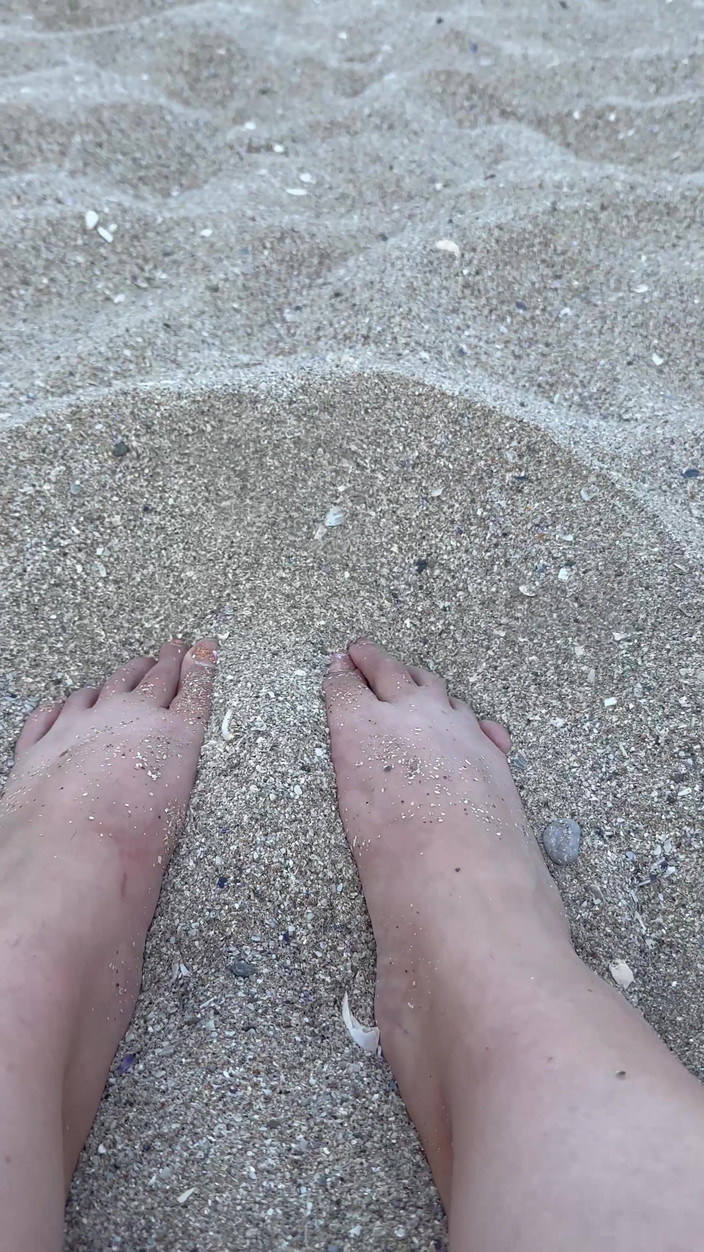 Young_strawberry: Beach Day Rub My Big Sexy Feet in the Sand