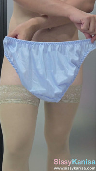La cabine d’essayage de Sissy Kanisa essaye une nouvelle culotte, japonaise, bleu clair, bleu clair, arc rouge