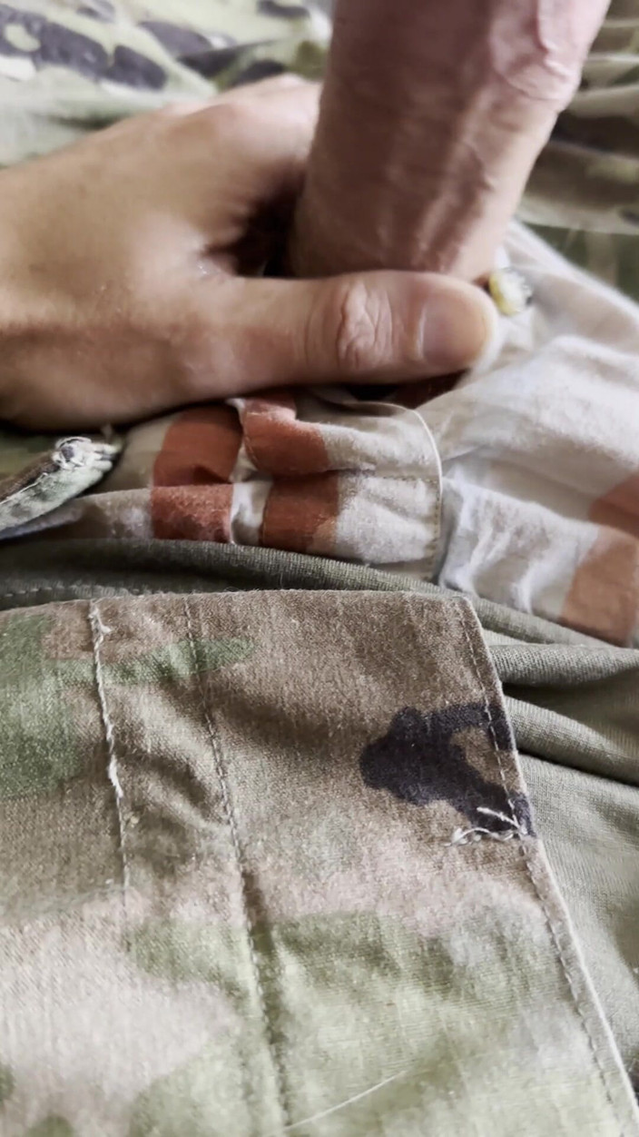 Gay Soldier Stuff: После недели в поле в стрелять массивной порцией спермы, затем стрелять снова - я был супер возбужденный!