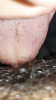 Je mange sa chatte très poilue et je l’amène rapidement à l’orgasme