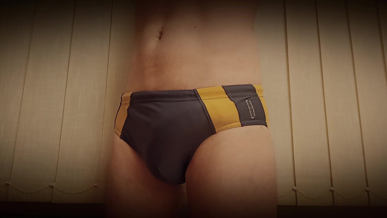 TheOldBigThing: स्विमिंग ट्रंक में बढ़ते हुए इरेक्शन