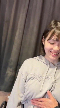 Imágenes raras de una amateur antes de ser viral: la verdad detrás de su promesa más dulce