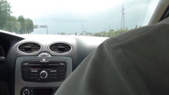 Enjoy German porn: Belleza de pelo oscuro de Alemania complaciendo a dos pollas...