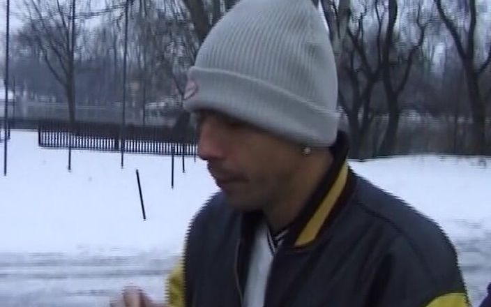German amateur couples: Donkerharige Duitse slet neukte de camper