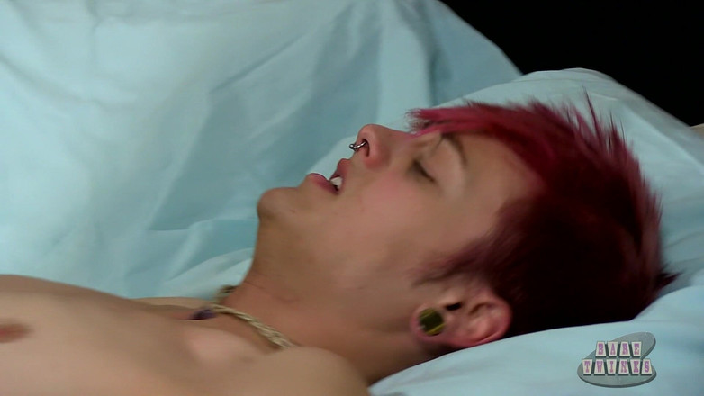 Bare Twinks: Chłopcy zdesperowani dla seksu bez siodełka!