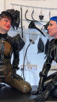 Mummification berganda mengusik dengan Puan & Miss Lilly