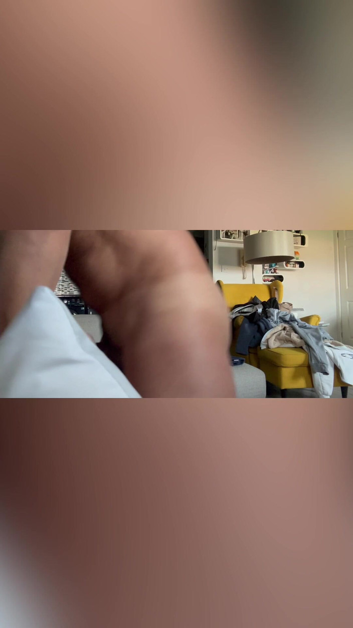Hot dick in your ass: Oglądanie porno i szarpanie się z moim żonatym przyjacielem 1