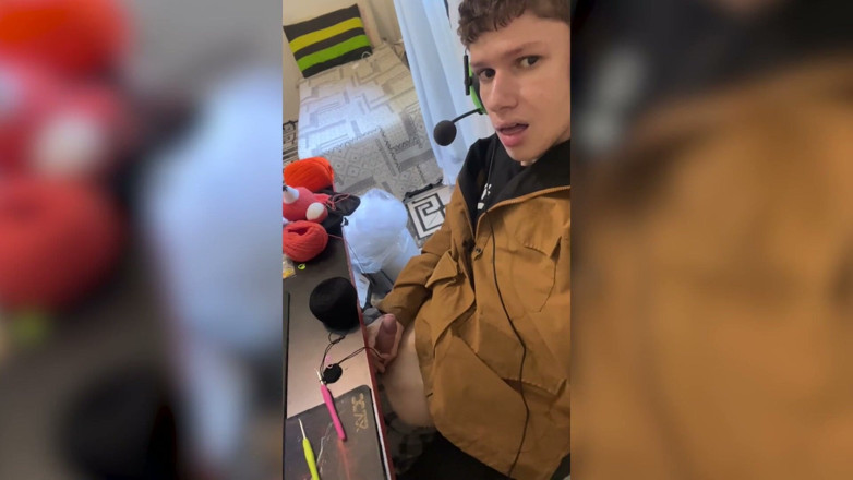 Kedoimath: Twink Skinny Gamer Cumming Multiples Times