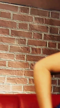 Valery Summer en Paige Ashley tongen elkaars natte kutjes in een stomende 69