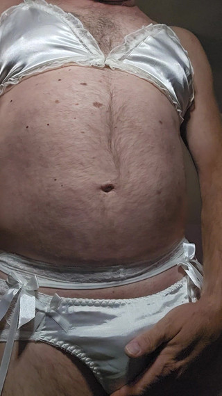 Fantasies in Lingerie: Keseronokan kecil dalam seluar dalam satin putih saya dan set...