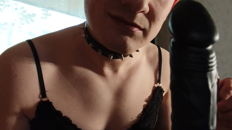 Valentine Tiger: In einem schwarzen Kleid in sexy Strumpfhosen spielt ich mit...