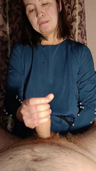 Labă, spermă pentru mame sexy cu pizdă strâmtă