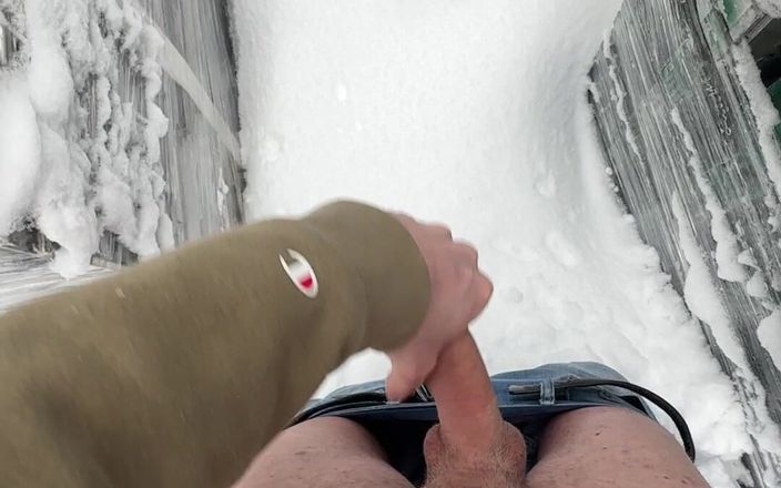 Horneyboy98: En hiver