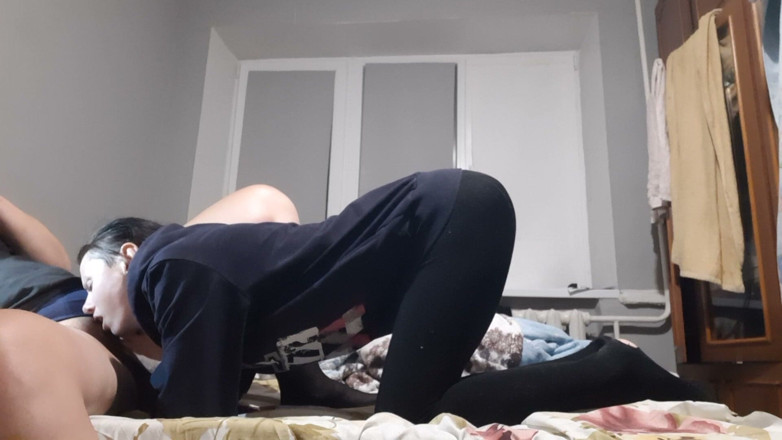 Lesbian-illusion: Çabucak ağzına boşalıyorum ama amımı yalamayı bırakmıyor