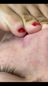 Mantan pacar seksi pemujaan kaki dan handjob