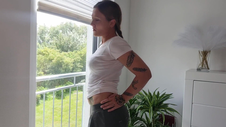 SpicyKylieFoxx: เต้นสตริปและช่วยตัวเองให้เพื่อนบ้านที่ชอบแอบดู