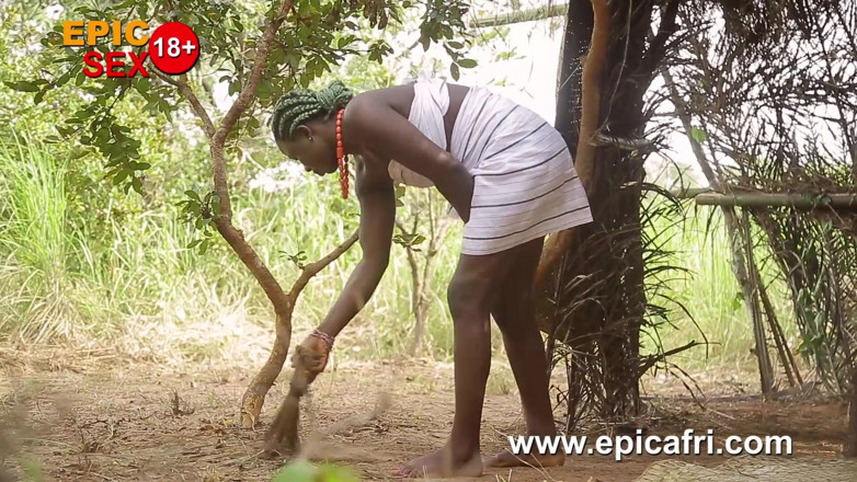 Epicafri: Lovec a farmář dávají ebenové otrokyně dvojitou penetraci