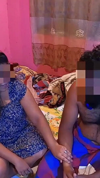 Stiefmoeder betrapt haar stiefzoon op het kijken naar porno en geeft hem een Hand.so ze besloot hem te pijpen. Volledige film op Faphouse