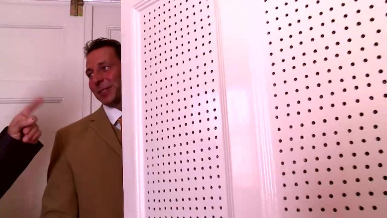 EroticPlanet XXX: BDSMのブロンドバウンドスリーサムのワイルドなセックス