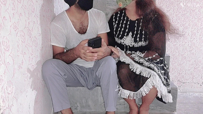 Pakistani CoupleX: Oups, cette fille s’est fait baiser un jour qu’elle est...