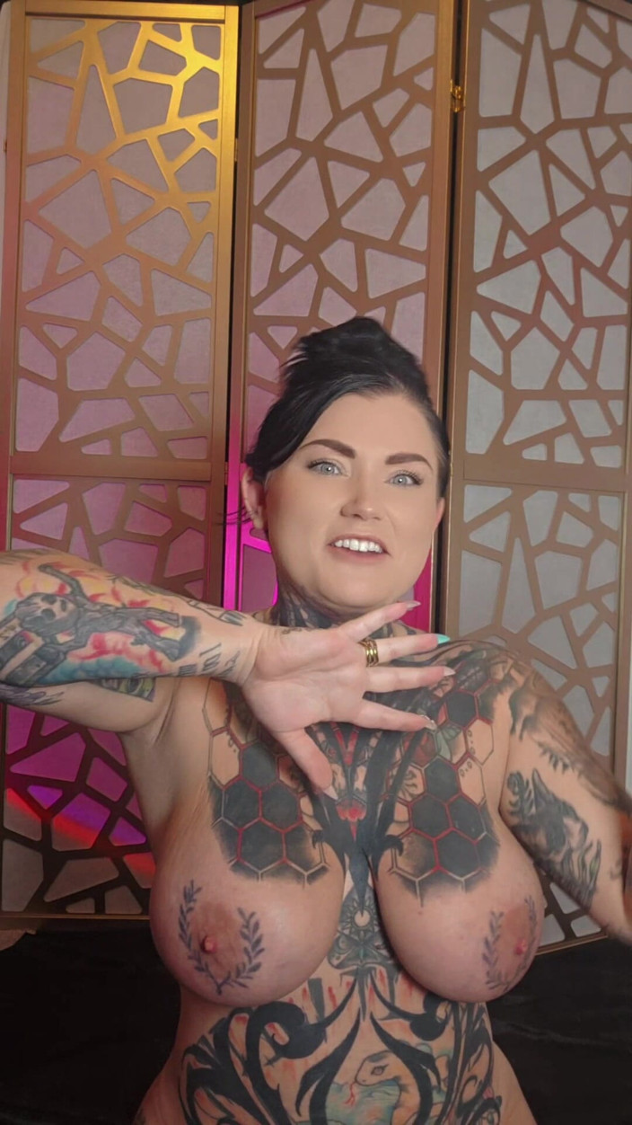 Ventressink: Versaute stiefmutter-Tattoo-Tour