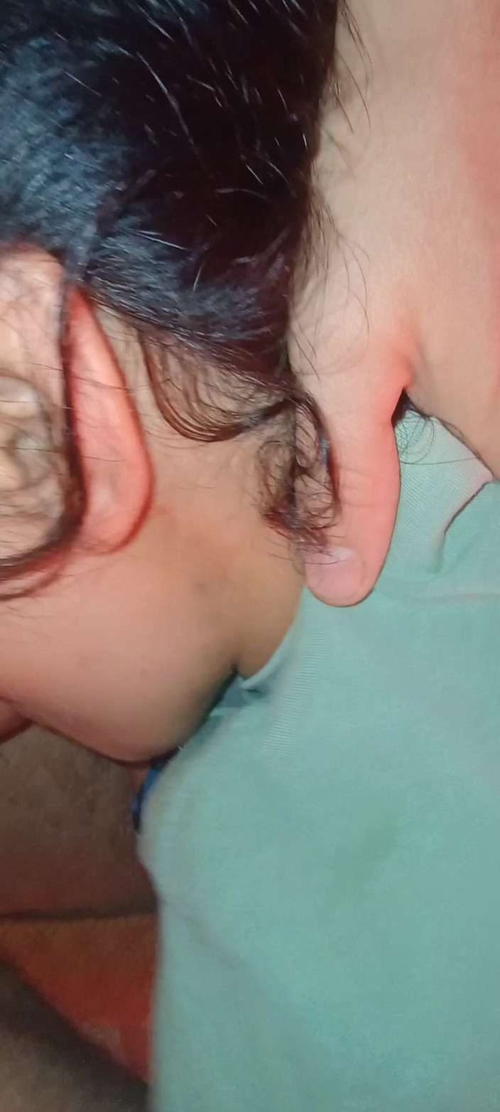 Ionut899: Üvey Babam Sikimi Sadece Boğazından Sikmek İstiyor