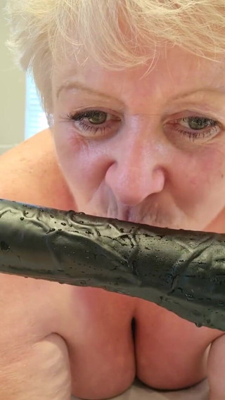 Uk Joolz: Mi scopo attraverso quei collant strappati