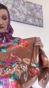 Satin scarves baru stepaunt bikin kamu sange! Lady Victoria Valente