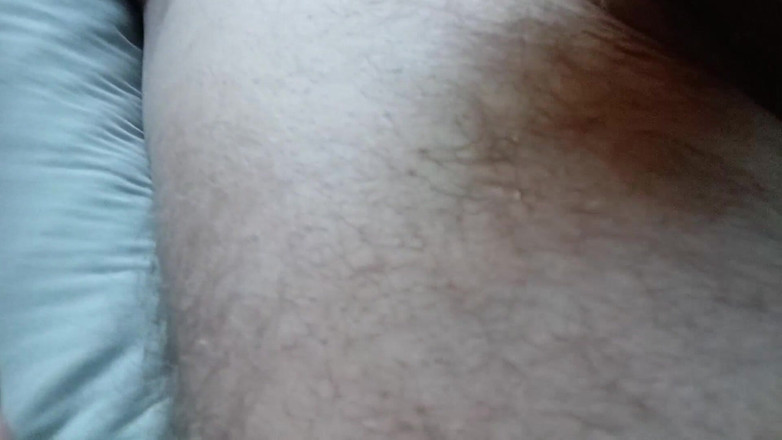 Hairyartist: Naakte stiefvader verhaaltijd