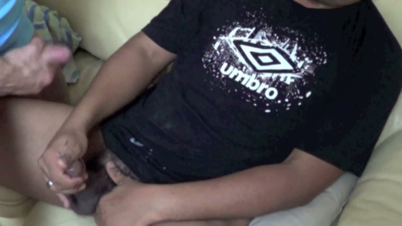Sneaker gay: Vagabunda domina em tênis de árabe hetero de Marrocos