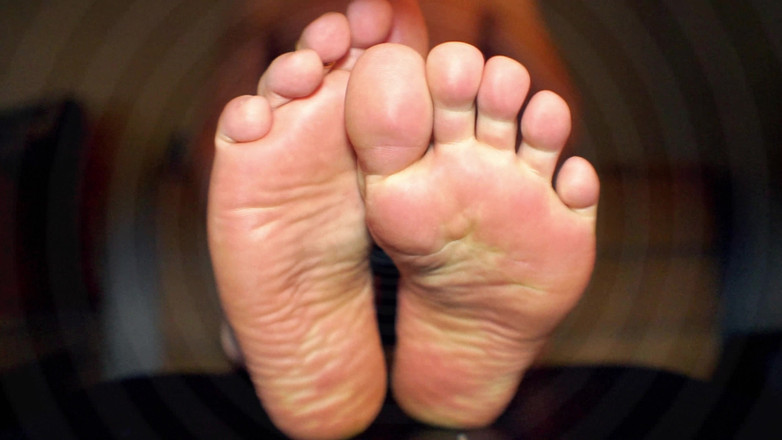 CashmasterAngel: 私の足はあなたに快感を与える