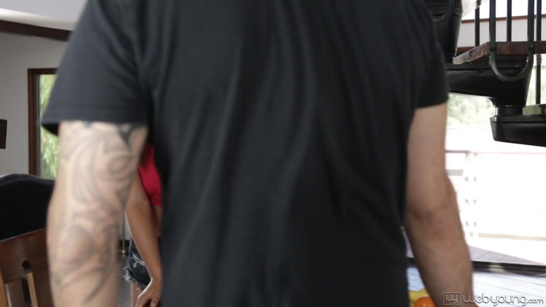 Web Young: WebYoung 继姐妹们最好不要被抓到！