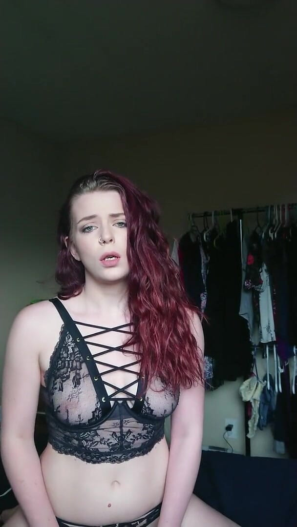 Petitetina: Extremer vibrierender orgasmus