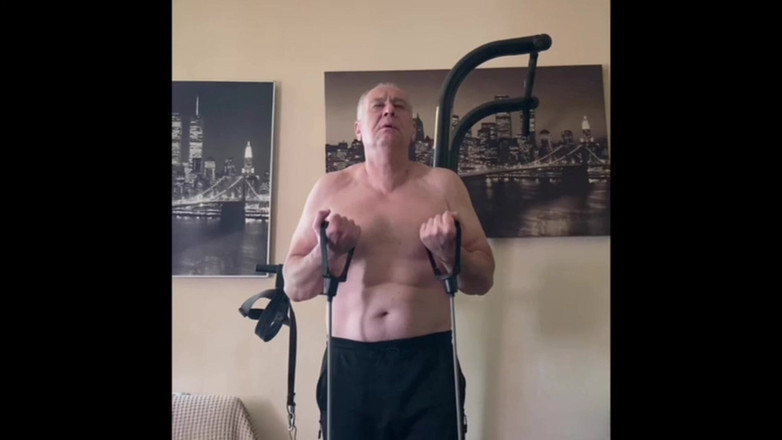 Alex Igogo: Masturbace a posilovna