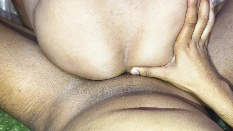 rruh_2024: หนุ่มชาวบ้านอินเดีย Desi สนุกกับการขี่ควยดําของหนุ่ม Desi