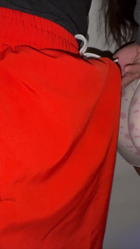 Elle Attrape Par Accident La Bite D’un Inconnu Et Ils Sont Excités