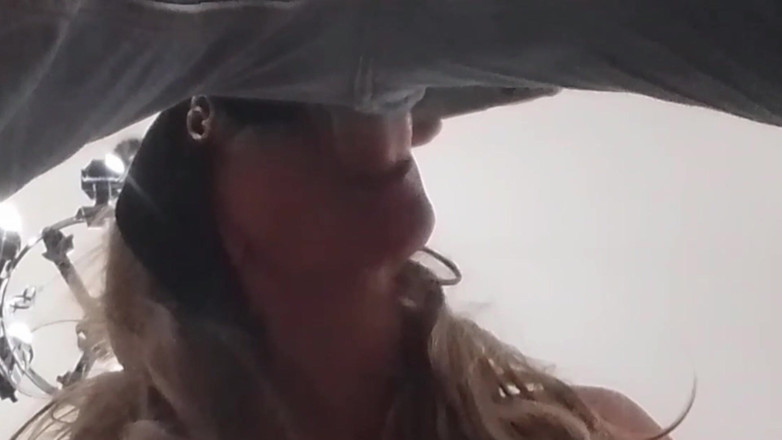 LauraOnHeels: Blowjob MILF pirang dengan cumshot besar di mulut