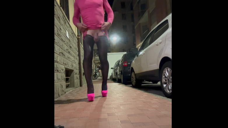 72msxxx: Chodzenie nago w kamienicy