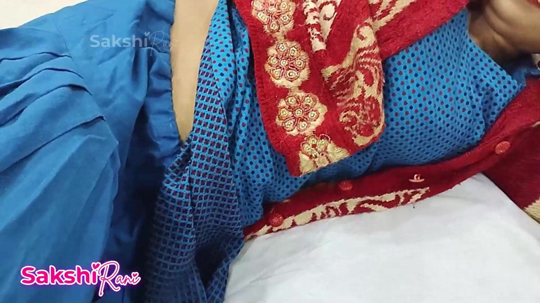 sakshi_raniii: Bhabhi mluvila sprostě s novoročním zadkem nevlastního bratra