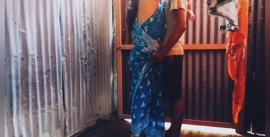 Teensex: Hot Desi Village Bhabhi Girl with Beautiful Saree Get Fucked...