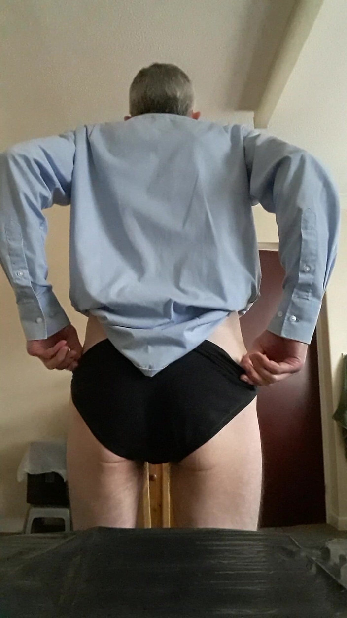 James Dirty Boy: Am tisch sitzen