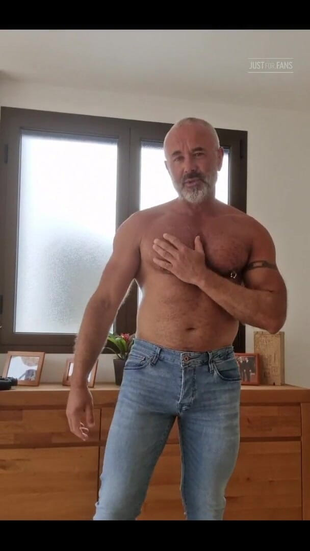 Mike Gross: Die bitte eines freundes, er mag dilf in jeans