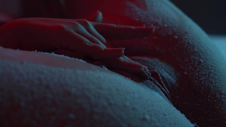 Adalina Smith: Sníh padající na moje prsa a kundičku - Softcore vánoční škádlení Detailní