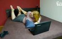 Czech Soles - foot fetish content: Девушка-толстушка показывает свои ступни перед вебкамерой и общается с тобой