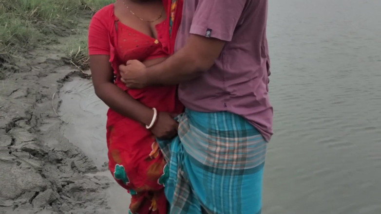 Sabina244: Deshi Bowdi Fucking Alone Beside a River Outdoor