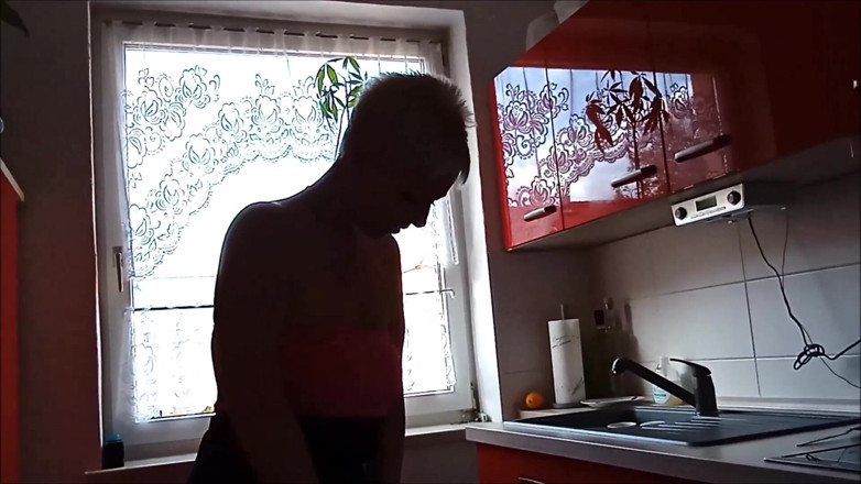 Melissa Deluxe: 보지가 발정난 시오후키! 집에서 섹스하는 마누라