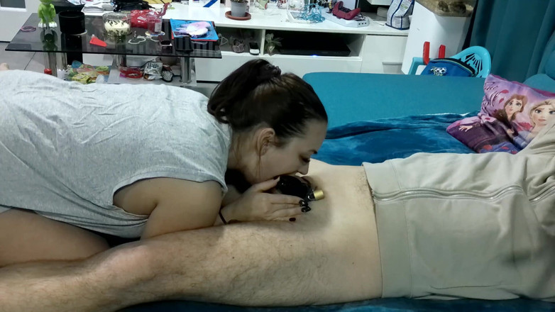 fantasycouplexxx: V kleci jsem si ptáka a přinutila ho, aby se...
